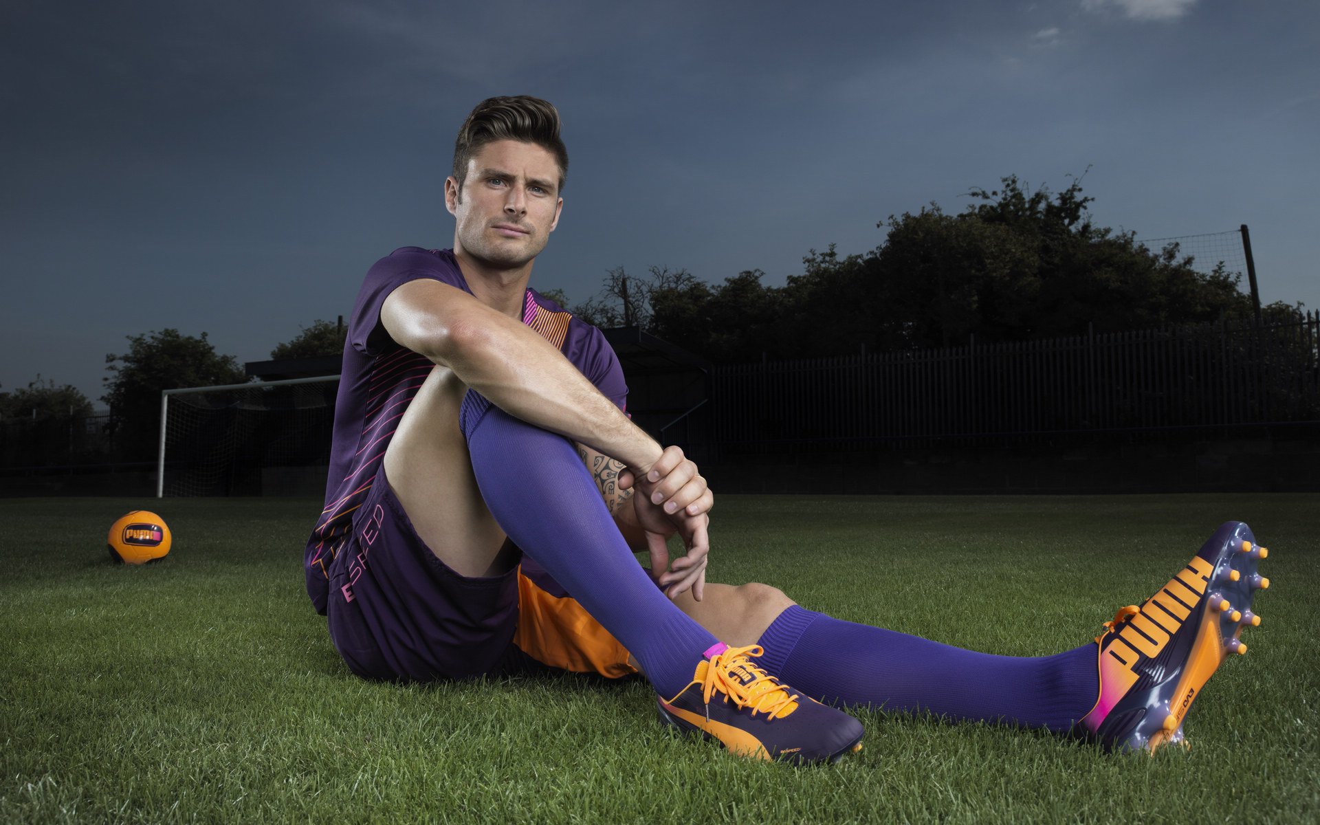 41岁詹皇迎来重大转折,湖人跟队记者爆出更衣室内幕,离队传言终于敲定