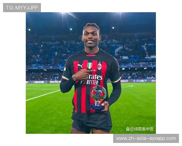 AC米兰高速推进到禁区，莱奥倒地推射完成破门