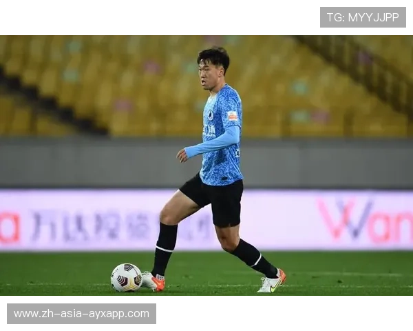 大连再挖潜力左后卫，梯队输送体系成效显著